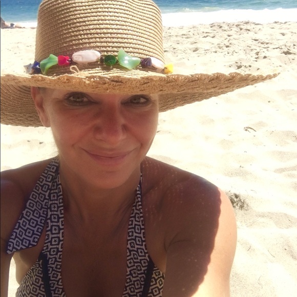 Meet your Posher, Rebecca - Picture 1 of 1